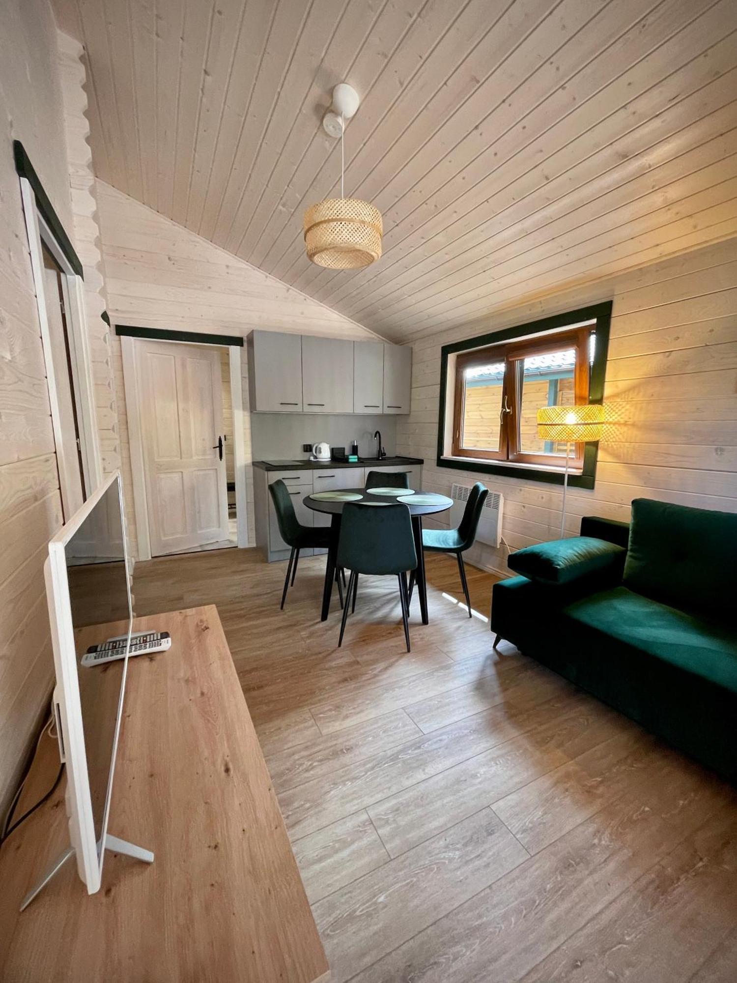 Hotel Osrodek Wypoczynkowy "Julia" W Samociazku à Samociążek Extérieur photo